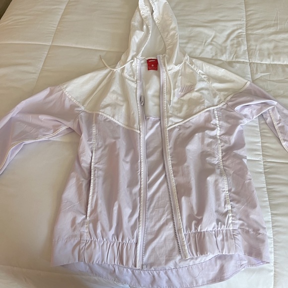 Nike women’s lilac Windbreaker jacket - Picture 2 of 8